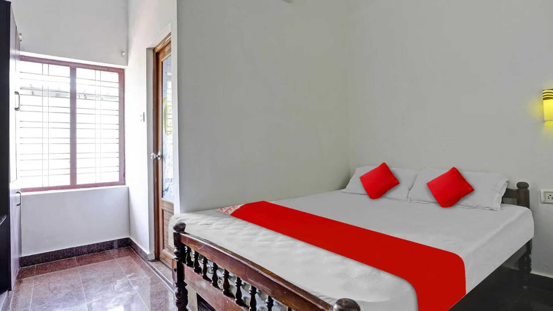 Live With Alp104 Hotell Alappuzha 3*,  Indien